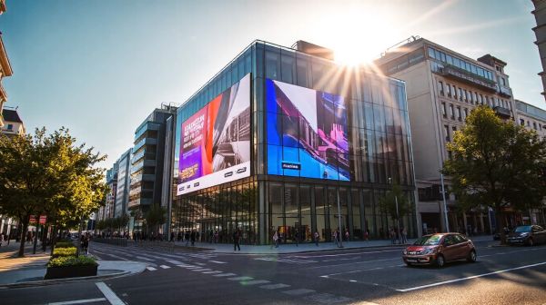 Comment concevoir un panneau immobilier percutant à Nantes